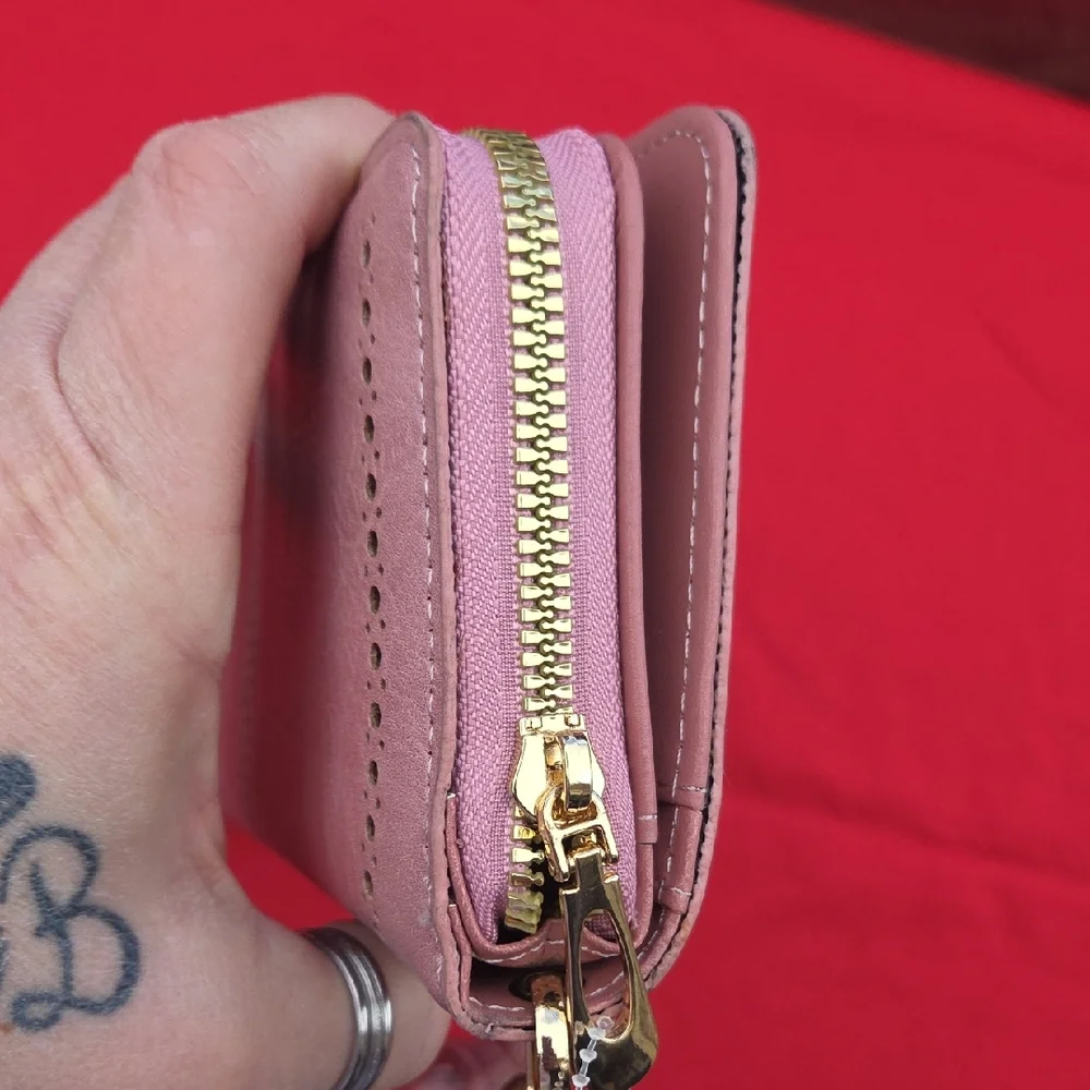 BNWT Blush Wristlet Clutch - Picture 4 of 10